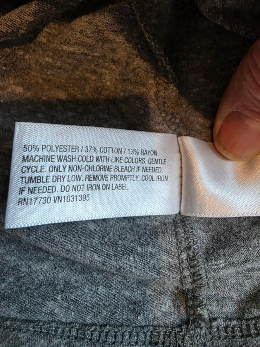 Universal Thread V-neck - Picture 5 of 5